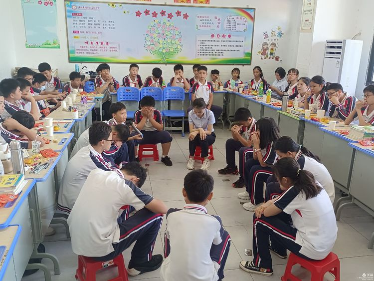 “展風(fēng)采 慶六一”|?？邳S岡金盤高級中學(xué)初中小學(xué)部慶六一活動暨新少先隊(duì)員入隊(duì)儀式