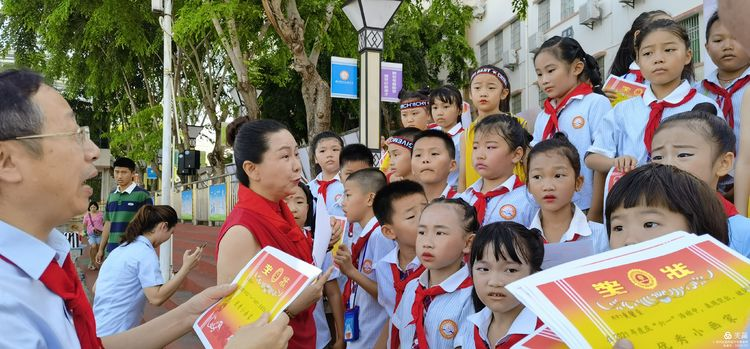 “展風(fēng)采 慶六一”|?？邳S岡金盤高級中學(xué)初中小學(xué)部慶六一活動暨新少先隊(duì)員入隊(duì)儀式