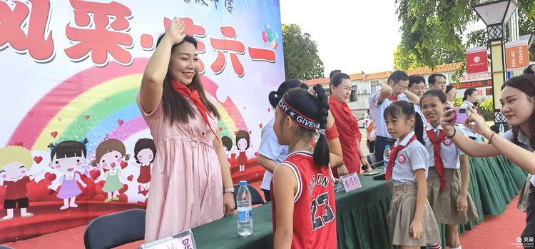 “展風(fēng)采 慶六一”|?？邳S岡金盤高級中學(xué)初中小學(xué)部慶六一活動暨新少先隊(duì)員入隊(duì)儀式