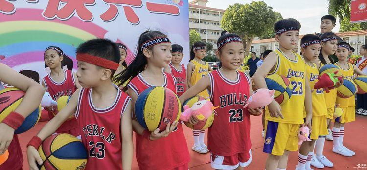 “展風(fēng)采 慶六一”|?？邳S岡金盤高級中學(xué)初中小學(xué)部慶六一活動暨新少先隊(duì)員入隊(duì)儀式