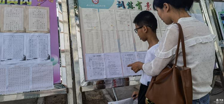 “展風(fēng)采 慶六一”|?？邳S岡金盤高級中學(xué)初中小學(xué)部慶六一活動暨新少先隊(duì)員入隊(duì)儀式