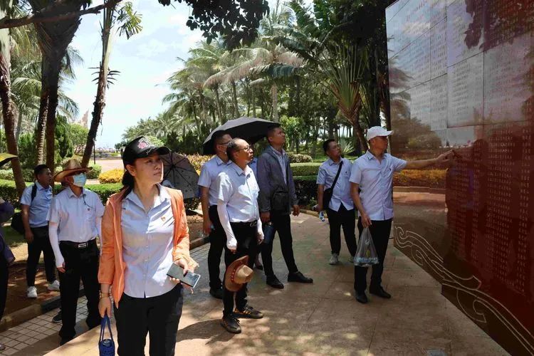 慶祝建黨100周年?？邳S岡金盤高級中學(xué)黨支部開展“重溫紅色革命征程，追憶歷史崢嶸歲月”黨史學(xué)習(xí)活動