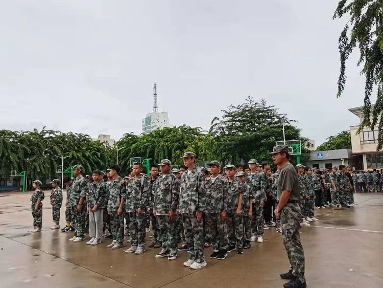 迷彩軍訓(xùn) 青春無悔