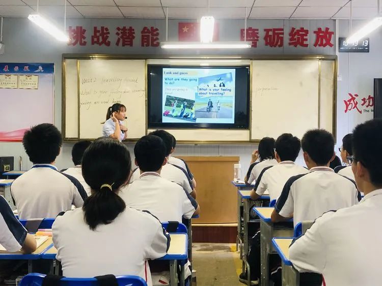 【校園動(dòng)態(tài)】以教促學(xué) 引領(lǐng)方向——記?？谑薪膛嘣毫_家富老師蒞臨?？邳S岡金盤高級(jí)中學(xué)指導(dǎo)教學(xué)工作