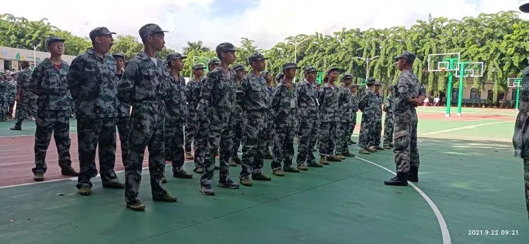 迷彩軍訓(xùn) 青春無悔