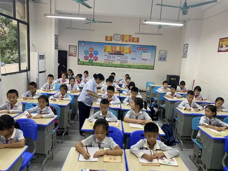 小學(xué)部教師節(jié)感恩||濃情九月，老師們教師節(jié)快樂(lè)！