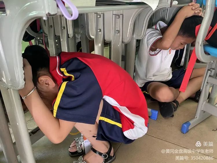 防患于未然 與平安相伴——?？邳S岡金盤(pán)高級(jí)中學(xué)金盤(pán)校區(qū)緊急疏散演練