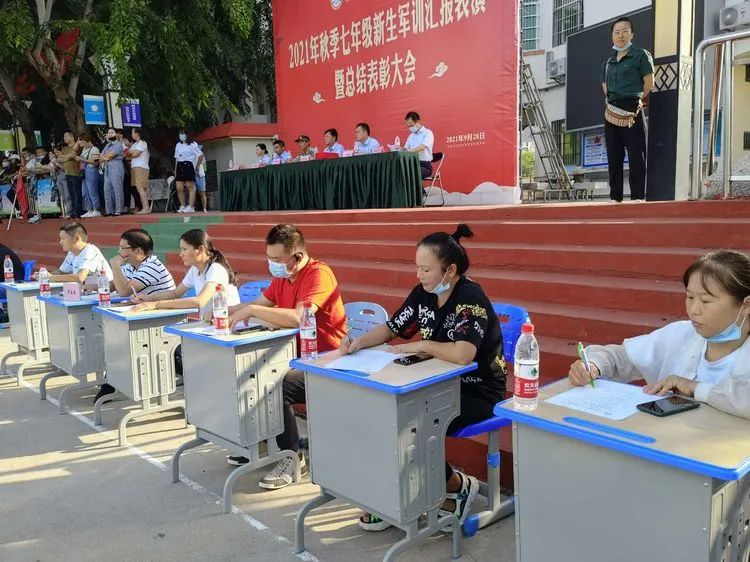 迷彩軍訓(xùn) 青春無悔