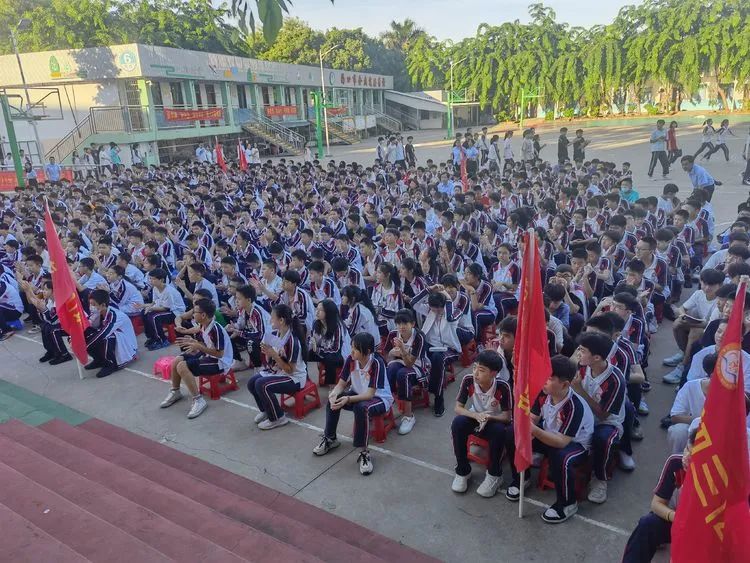 感恩明志 逐夢黃岡 | ?？邳S岡金盤高級(jí)中學(xué)初中部開學(xué)典禮暨表彰大會(huì)