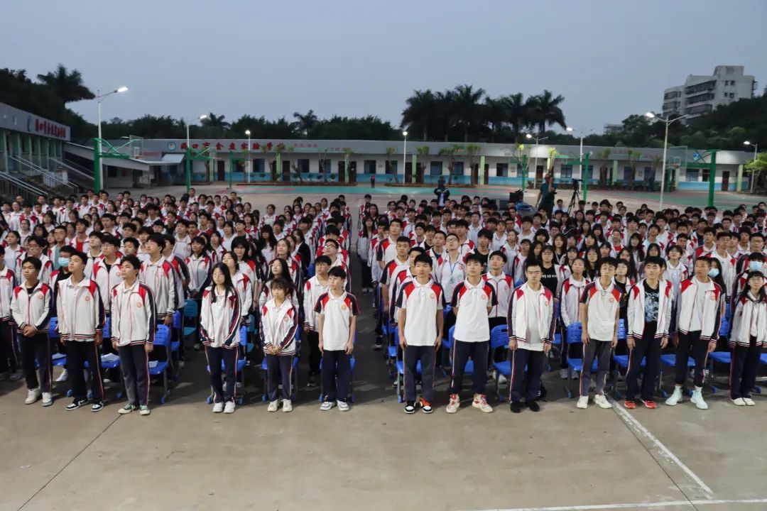 【校園動態(tài)】十年寒窗豐羽翼，今朝搏擊翱長空——?？邳S岡金盤高級中學(xué)舉行2022屆高三200天誓師暨期中考試總結(jié)表彰大會