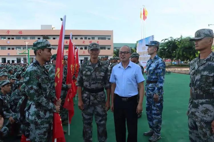 ?迷彩軍訓(xùn)，青春蛻變——?？邳S岡金盤(pán)高級(jí)中學(xué)2021級(jí)高一年級(jí)軍訓(xùn)
