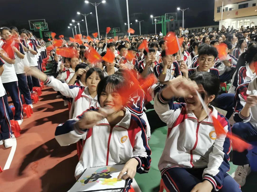 【校園動(dòng)態(tài)】“強(qiáng)國(guó)有我，筑夢(mèng)中國(guó)”——?？邳S岡金盤高級(jí)中學(xué)舉行喜迎國(guó)慶朗誦比賽