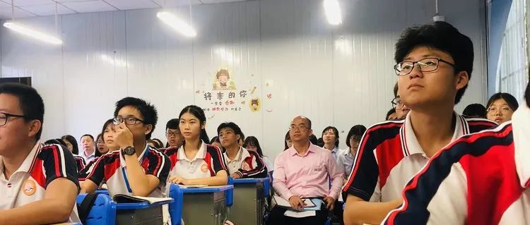 【校園動態(tài)】有效減負(fù)，協(xié)同發(fā)展——?？邳S岡金盤高級中學(xué)迎接責(zé)任督學(xué)督導(dǎo)“雙減”和“五項管理”工作