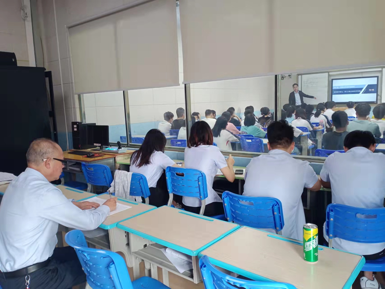 【教師風(fēng)采】賽課磨礪促花開，三尺講臺(tái)展風(fēng)采——海口黃岡金盤高級中學(xué)教師賽課活動(dòng)