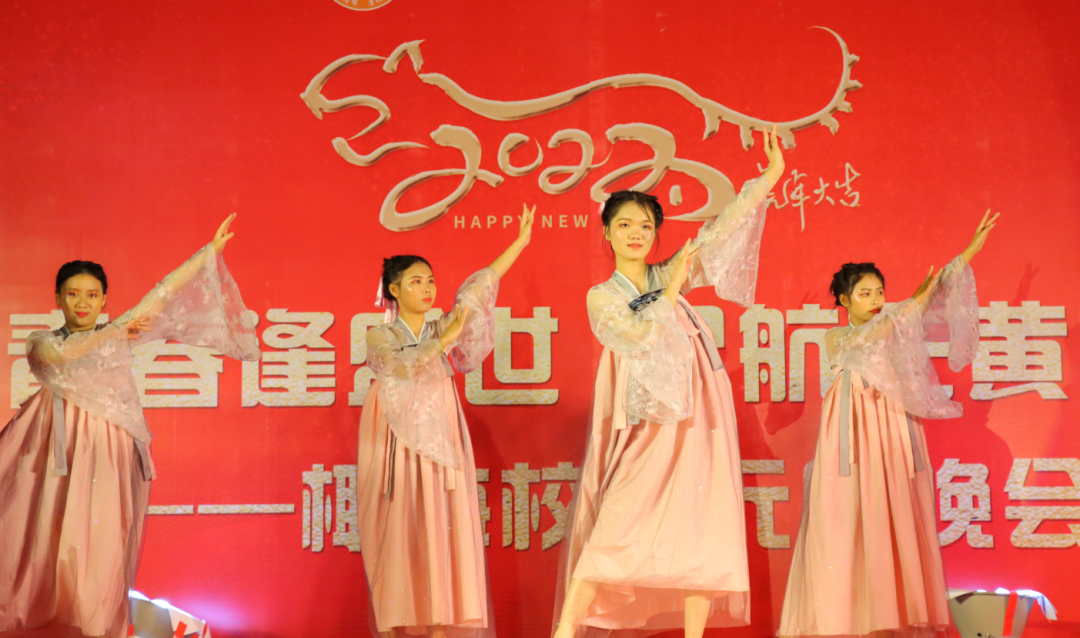 【校園新聞】青春逢盛世 起航在黃岡——?？邳S岡金盤高級中學2022椰海校區(qū)元旦晚會