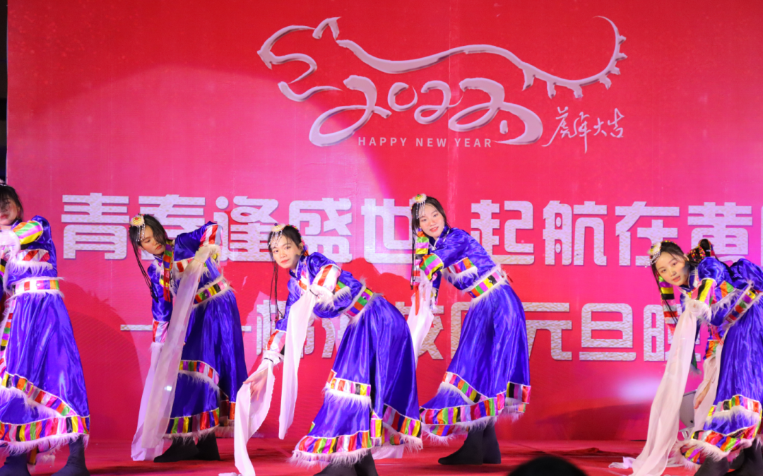 【校園新聞】青春逢盛世 起航在黃岡——?？邳S岡金盤高級中學2022椰海校區(qū)元旦晚會