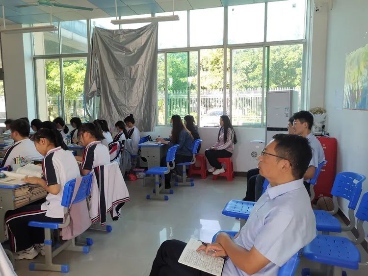 【教師風(fēng)采】賽課磨礪促花開，三尺講臺(tái)展風(fēng)采——?？邳S岡金盤高級中學(xué)教師賽課活動(dòng)