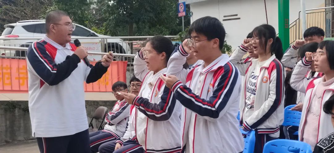 【校園新聞】決戰(zhàn)百日 誓創(chuàng)輝煌：海口黃岡金盤高級(jí)中學(xué)舉行2022屆高考百日沖刺誓師大會(huì)