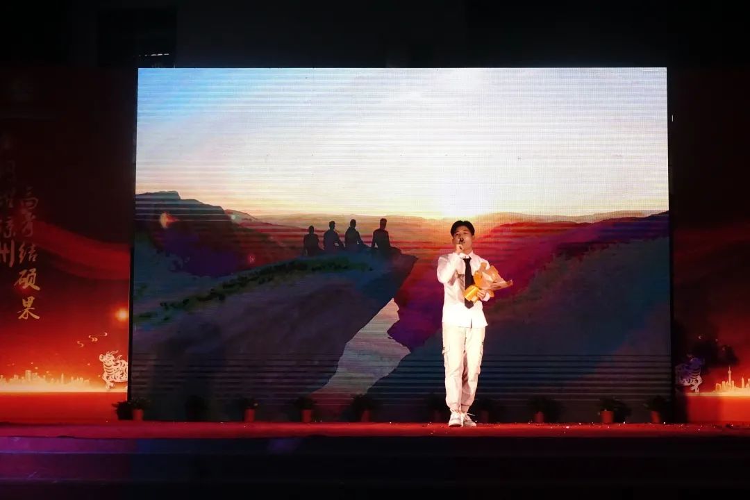 【校園新聞】青春逢盛世 起航在黃岡——?？邳S岡金盤高級中學2022椰海校區(qū)元旦晚會