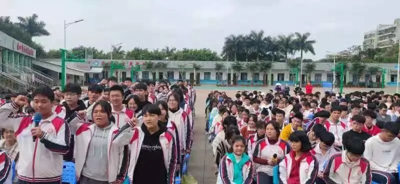 【校園新聞】決戰(zhàn)百日 誓創(chuàng)輝煌：?？邳S岡金盤高級(jí)中學(xué)舉行2022屆高考百日沖刺誓師大會(huì)