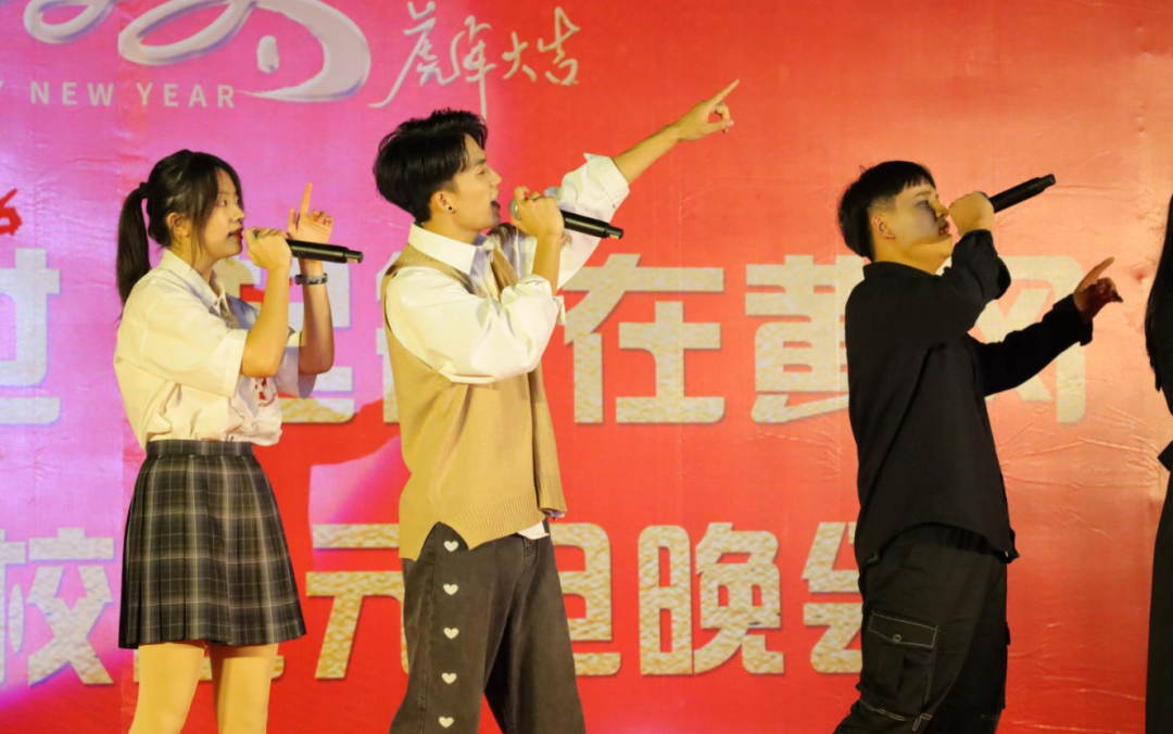 【校園新聞】青春逢盛世 起航在黃岡——?？邳S岡金盤高級中學2022椰海校區(qū)元旦晚會